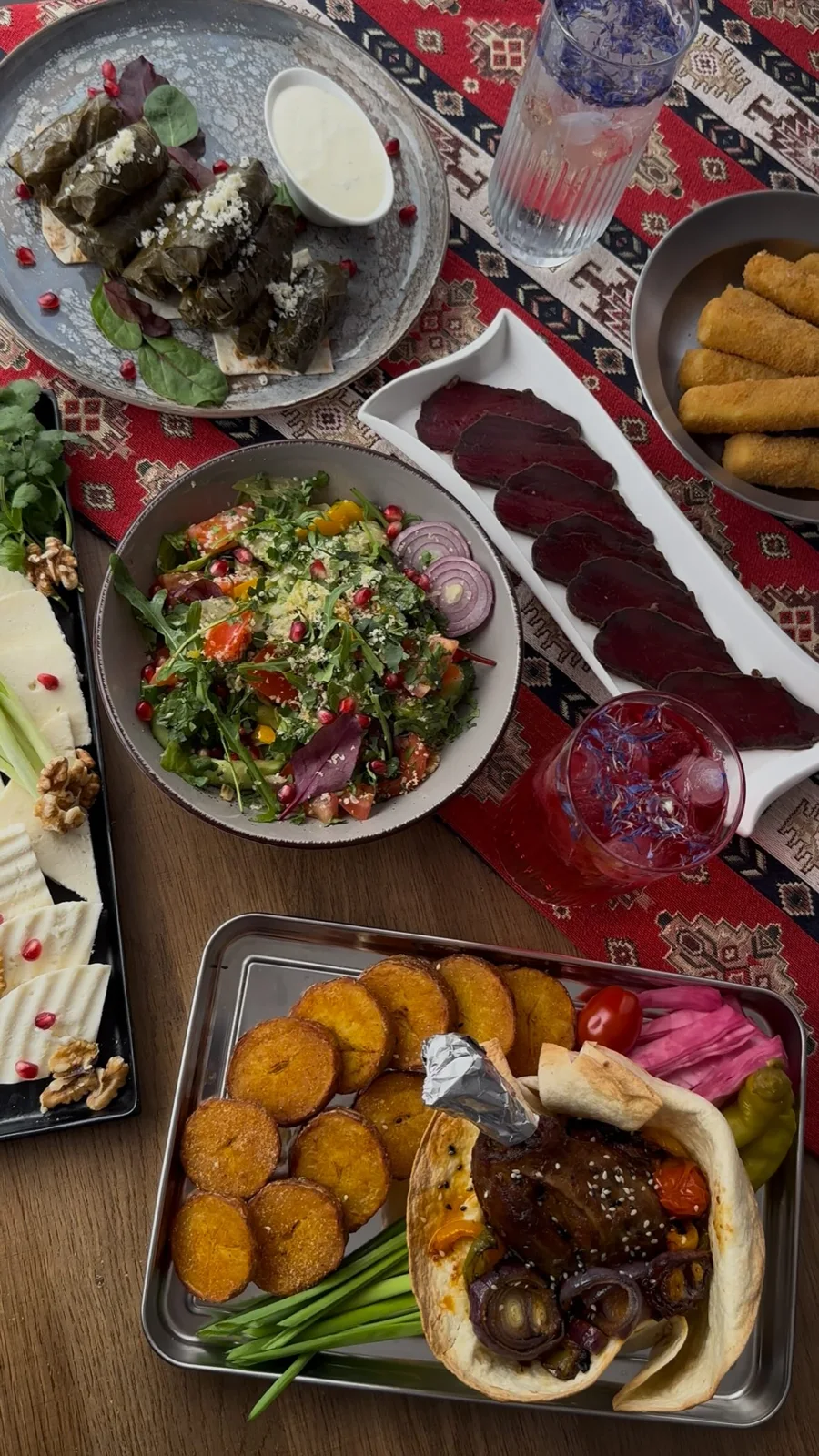 Šašlõkk, ljulja-kebab ja grillassortiid. Neli põhjust ühise laua taha tulla.